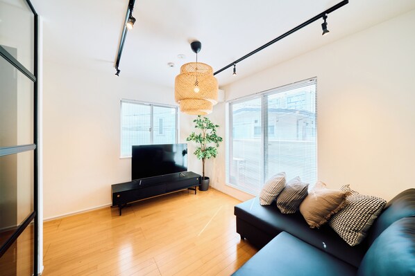 Basic Apartment | Living area