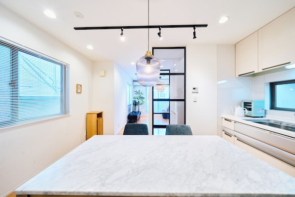 Basic Apartment | In-room dining