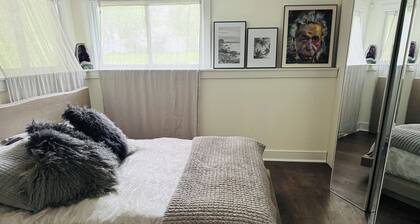 Chic Private 1BR Suite/Walk to Shops