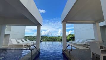 Outdoor pool, a heated pool