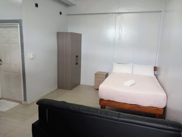 WiFi, bed sheets, wheelchair access