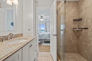 Shower, hair dryer, towels - Beachfront Brkfst/Sunrise Espresso/Fire Pit S'mores (Flagler Beach)