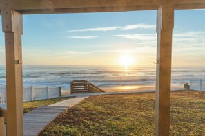 Property grounds - Beachfront Brkfst/Sunrise Espresso/Fire Pit S'mores (Flagler Beach)