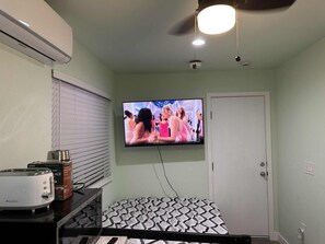 1 habitación, wifi y ropa de cama