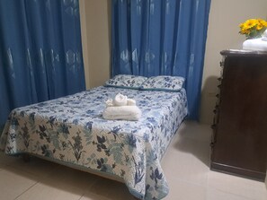 2 chambres, fer et planche à repasser, Wi-Fi gratuit, draps fournis