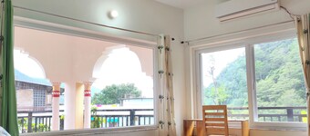  Om Homestay Tapovan, Bed & Breakfast with AC in Rishikesh, India