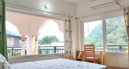 Om Homestay Tapovan, Bed & Breakfast with AC in Rishikesh, India