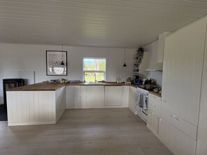 Fridge, dishwasher, cookware/dishes/utensils