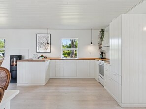 Refrigerador, lavavajillas y utensilios de cocina 