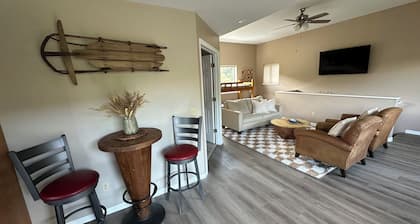 Modern 1-Bedroom Mountain Getaway in Glenwood Springs - Minutes From Ski Resort!