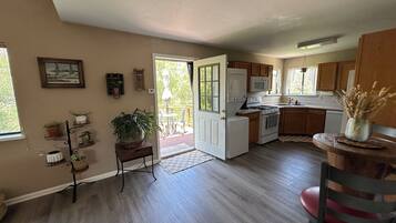 冰箱、微波炉、烤箱、炉灶