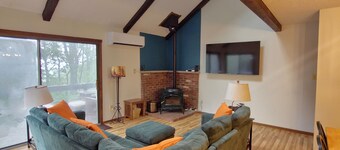 Rustic Mountain Escape. Waterpark, Ski & Views!