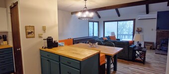 Rustic Mountain Escape. Waterpark, Ski & Views!