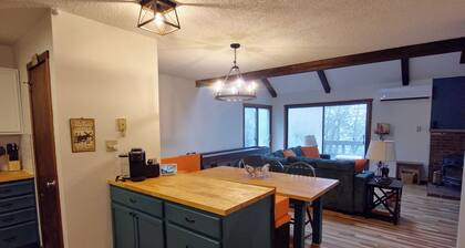 Rustic Mountain Escape. Waterpark, Ski & Views!