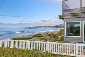 Property grounds - Oceanfront Stay Near Cambria & Beaches 2 En-Suites (San Simeon)