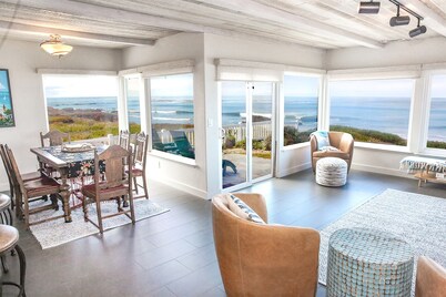 Oceanfront Stay Near Cambria & Beaches 2 En-Suites