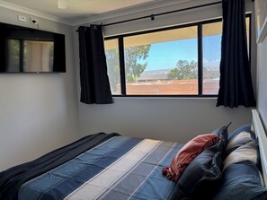 2 makuuhuonetta, silitysrauta/-lauta, Wi-Fi, vuodevaatteet