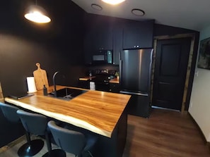 Micro-ondes, four, plaque de cuisson