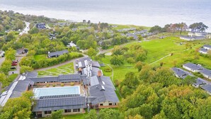 A residential area with houses, a swimming pool, and solar panels. - 6 Person Holiday Park Home in Gilleleje (Gilleleje)