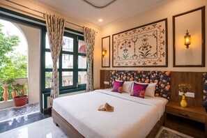 Deluxe Triple Room (with balcony) | Iron/ironing board, free WiFi - Zostel Agra (Agra)