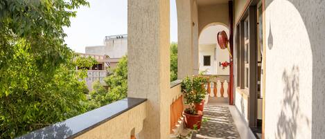 Deluxe Triple Room (with balcony) | Balcony
