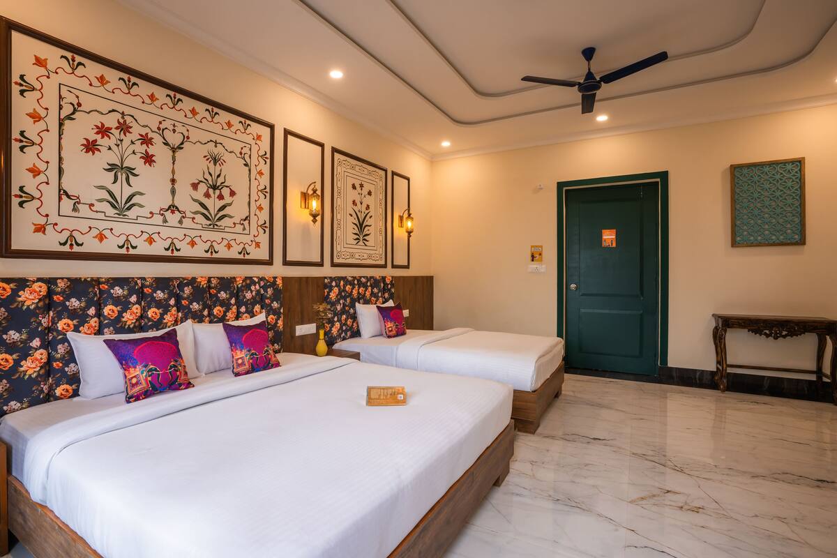 Deluxe Triple Room (with balcony) | Iron/ironing board, free WiFi