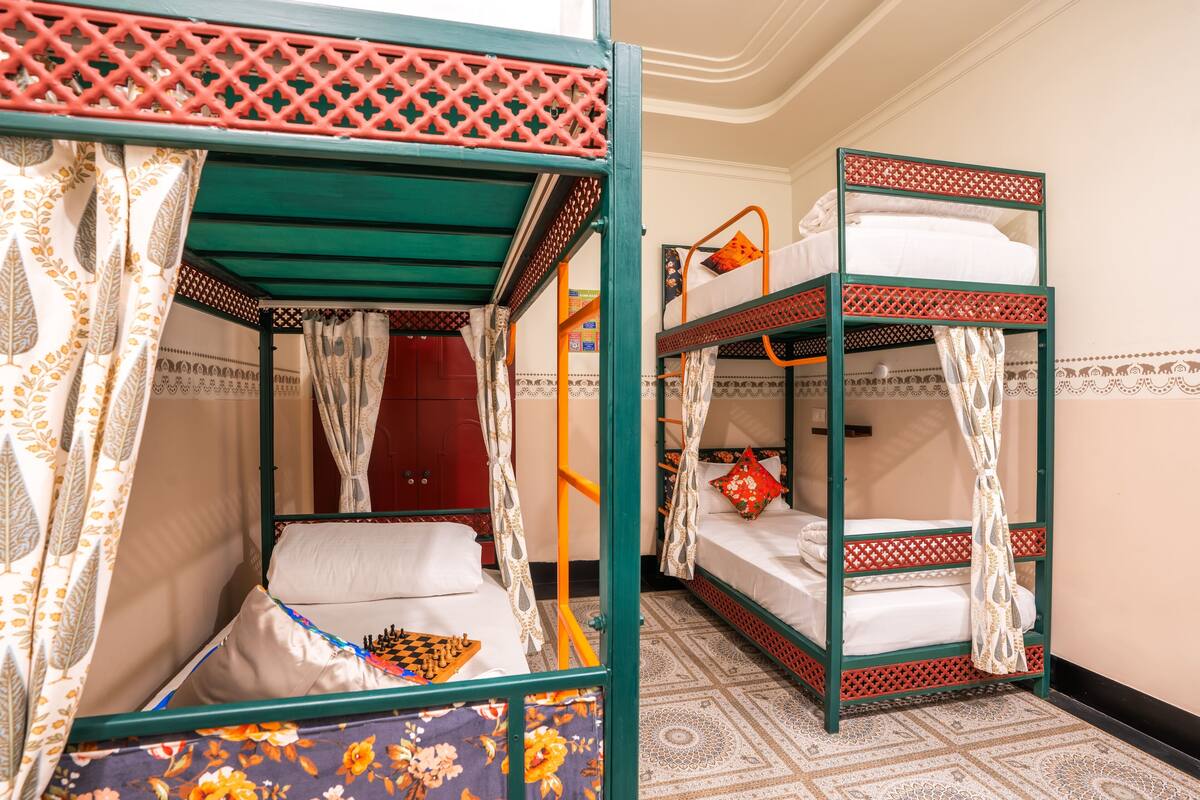 4 Bed Mixed Dom | Iron/ironing board, free WiFi
