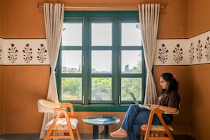 Deluxe Double Room | Iron/ironing board, free WiFi - Zostel Agra (Agra)