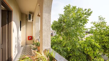 Deluxe Triple Room (with balcony) | Balcony