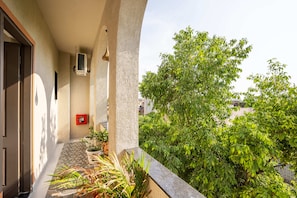 Deluxe Triple Room (with balcony) | Balcon