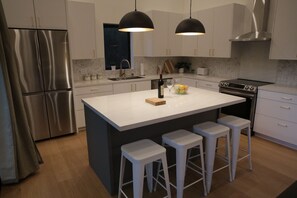 Micro-ondas, fogão, cooktop, lava-louças