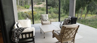 Malibu Mountain Guest House - Very private but close to city amenities