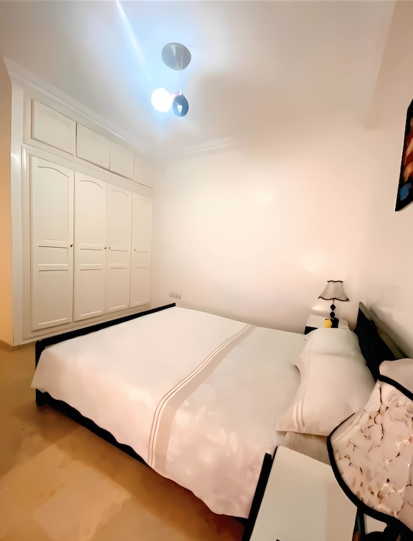 2 bedrooms, bed sheets - Modern Apartment Near Marjane Palooza Land Water Park Perfect for Families (Marrakech)