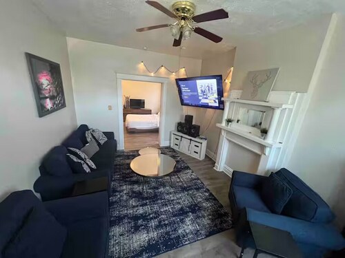 Charming townhome with WiFi and AC in lovely St. Louis