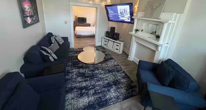 Charming townhome with WiFi and AC in lovely St. Louis