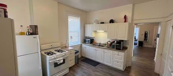 Charming townhome with WiFi and AC in lovely St. Louis