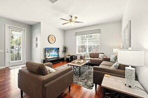 TV - Vista Cay Huge Deluxe Home Ground Floor (Orlando)