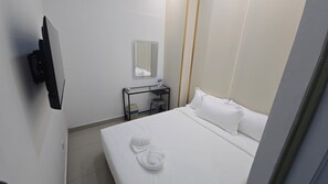 Room, 1 Queen Bed, Non Smoking | Desk, free WiFi - One Point Hotel Airport Kuching (Kuching)