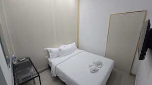 Room, 1 Queen Bed, Non Smoking | Desk, free WiFi - One Point Hotel Airport Kuching (Kuching)