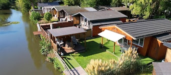 Cosy holiday home by the water