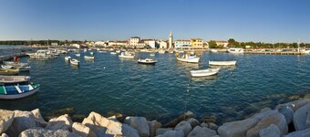 Cozy Holiday Home With Pool