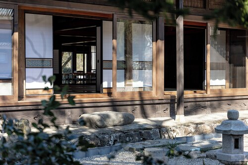 Spend a relaxing time with your loved one in a 120-year-old farmhouse. Enjoy the lovely satoyama time watching the ears of rice swaying in the wind, listening to birds singing, and looking up at the starry sky!