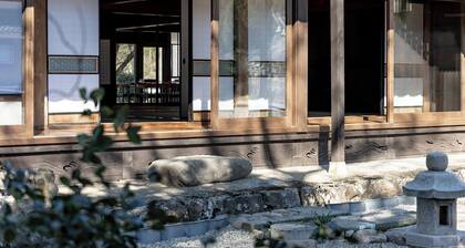 Spend a relaxing time with your loved one in a 120-year-old farmhouse. Enjoy the lovely satoyama time watching the ears of rice swaying in the wind, listening to birds singing, and looking up at the starry sky!