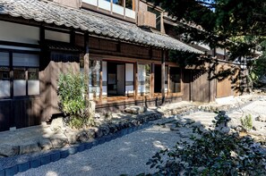 Exterior detail - Spend a relaxing time with your loved one in a 120-year-old farmhouse. Enjoy the lovely satoyama time watching the ears of rice swaying in the wind, listening to birds singing, and looking up at the starry sky! (池田町)