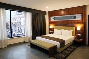 Premier-Doppel- oder -Zweibettzimmer | Schreibtisch, Bügeleisen/Bügelbrett, kostenloses WLAN