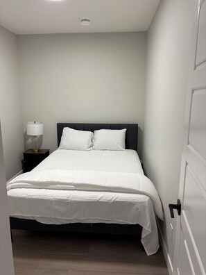 2 bedrooms, iron/ironing board, WiFi
