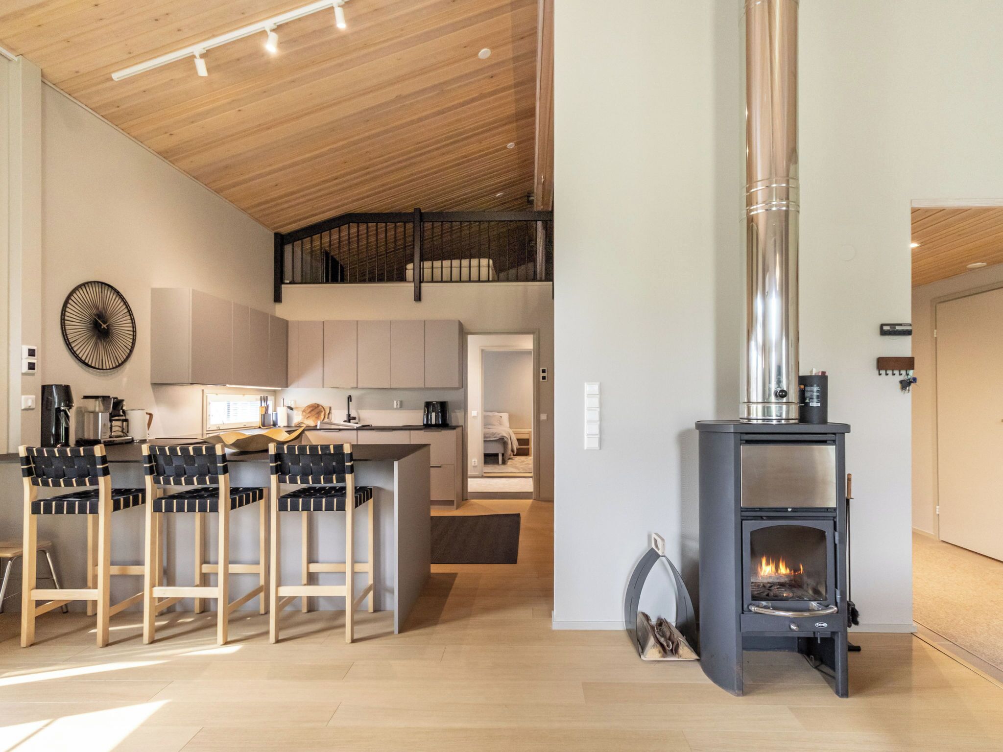 Fridge, microwave, dishwasher, cookware/dishes/utensils