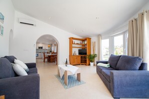 TV - Villa Sunnyside - modern, chill out, private pool - Benissa, Costa Blanca (Benissa)