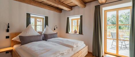 2 bedrooms, bed sheets