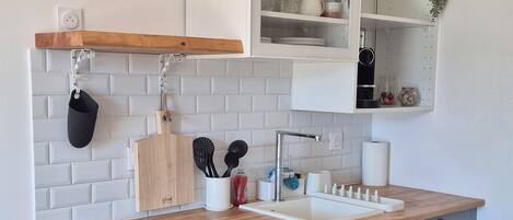 冰箱、微波炉、烤箱、炉灶